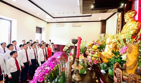 Chi bộ PVPMB tổ chức sinh hoạt chính trị chuyên đề và kết nạp đảng viên mới