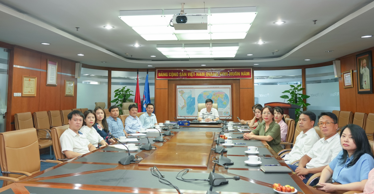 Đồng chí Hoàng Văn Quang, Bí thư Đảng ủy. Chủ tịch HĐTV PV Power sinh hoạt cùng Chi bộ Ban Kinh tế - Kế hoạch Tổng công ty Đồng chí Hoàng Văn Quang, Bí thư Đảng ủy. Chủ tịch HĐTV PV Power sinh hoạt cùng Chi bộ Ban Kinh tế - Kế hoạch Tổng công ty