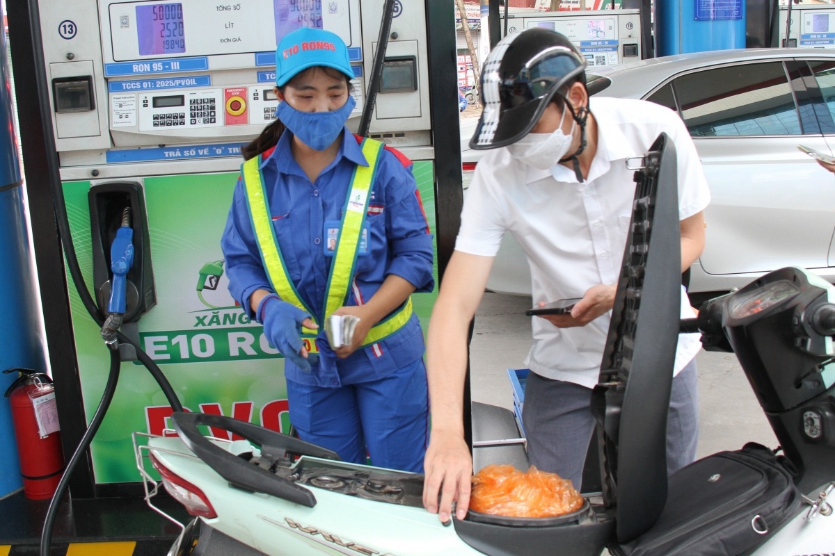 Giá xăng dầu đồng loạt  tăng từ 15h ngày 4/9