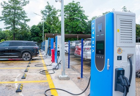 Mật độ trạm sạc V-Green ở Hà Nội tăng mạnh, người dùng xe điện khen “nhìn đâu cũng thấy trạm sạc”