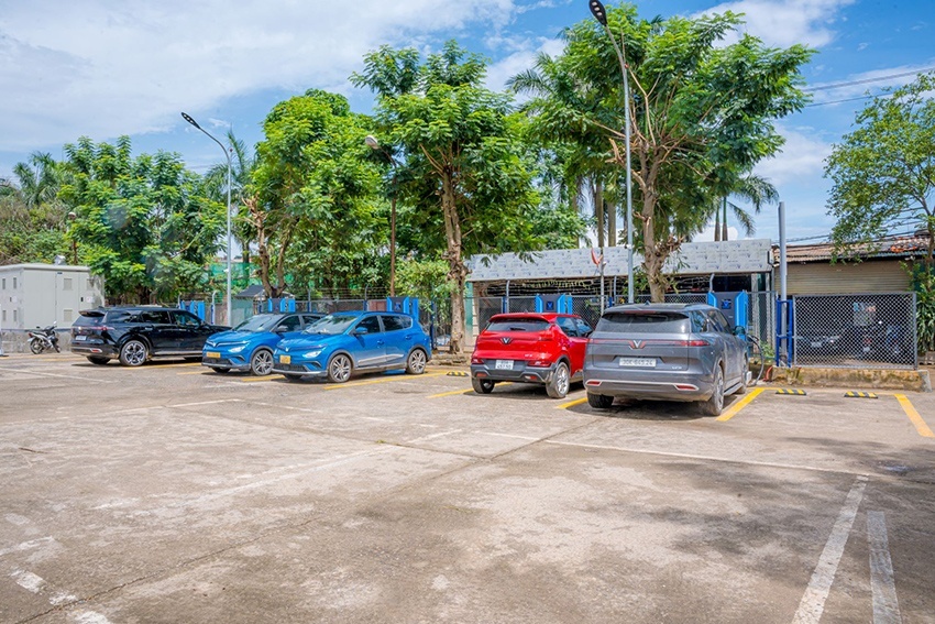 Mật độ trạm sạc V-Green ở Hà Nội tăng mạnh, người dùng xe điện khen “nhìn đâu cũng thấy trạm sạc”