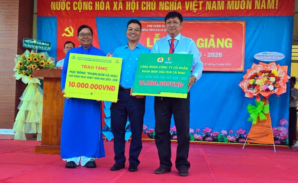 Phân bón Cà Mau dành hơn 3 tỷ đồng trao học bổng năm học mới 2025–2026 Phân bón Cà Mau dành hơn 3 tỷ đồng trao học bổng năm học mới 2025–2026