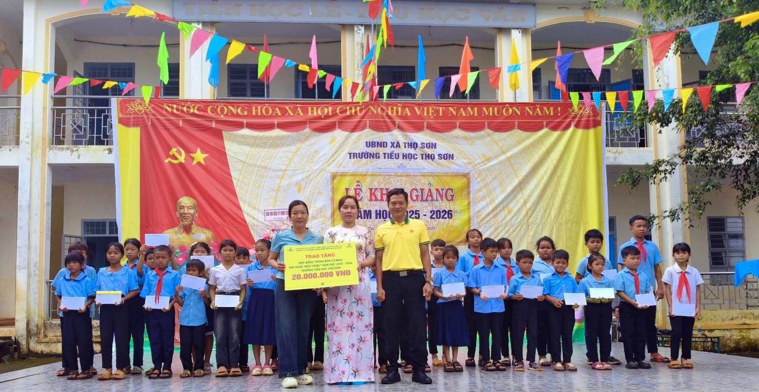 Phân bón Cà Mau dành hơn 3 tỷ đồng trao học bổng năm học mới 2025–2026 Phân bón Cà Mau dành hơn 3 tỷ đồng trao học bổng năm học mới 2025–2026