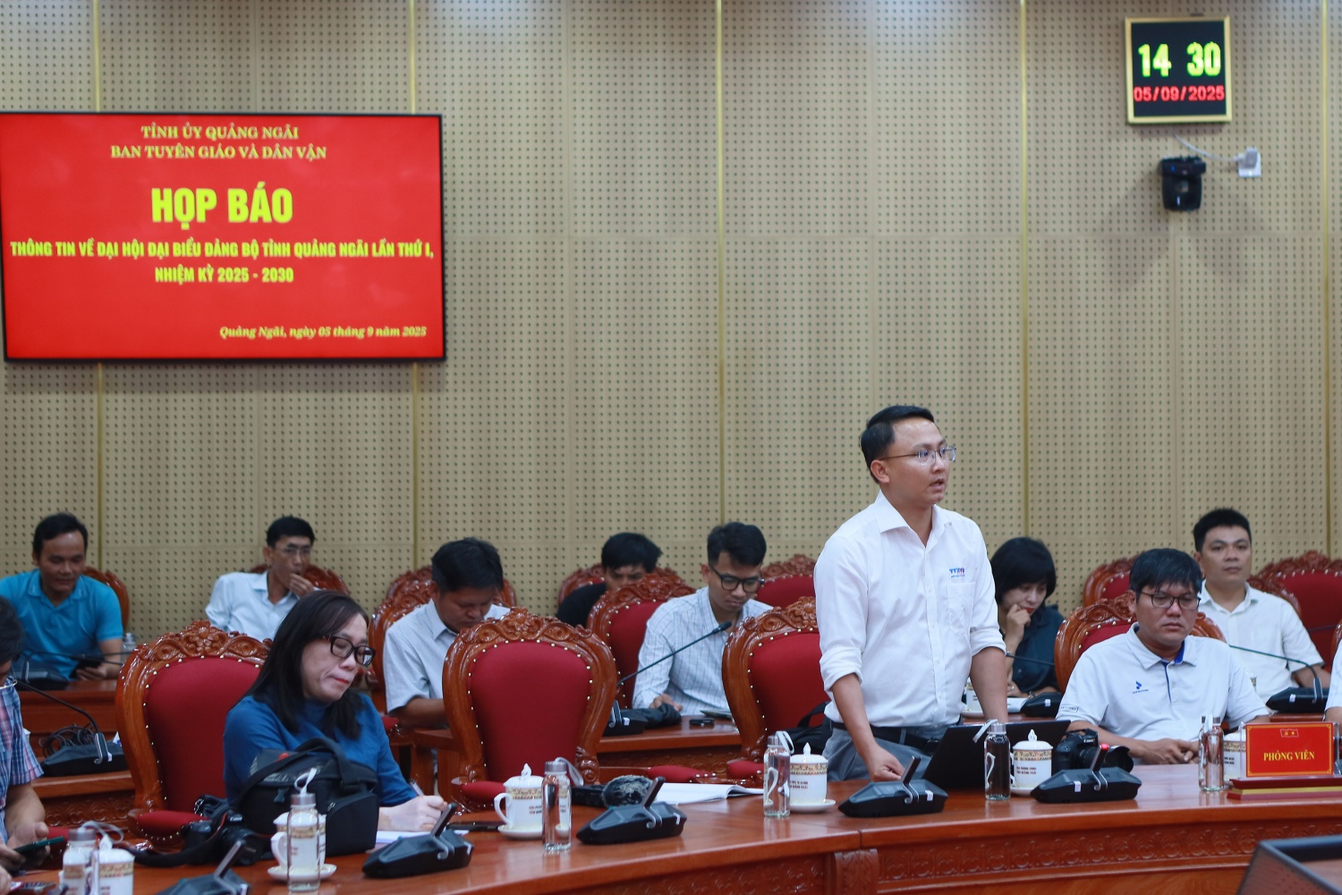 Phóng thường trú TTXVN tại Quảng Ngãi đặt câu hỏi về Đại hội Đại biểu Đảng bộ tỉnh Quảng Ngãi sắp đến.