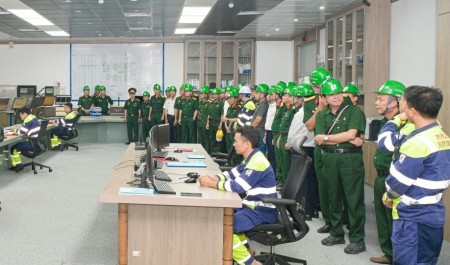 Hội CCB Petrovietnam thăm, động viên người lao động NMNĐ Thái Bình 2