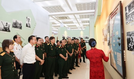 [Chùm ảnh] Hội CCB Petrovietnam tham quan, tìm hiểu Bảo tàng Hải quân