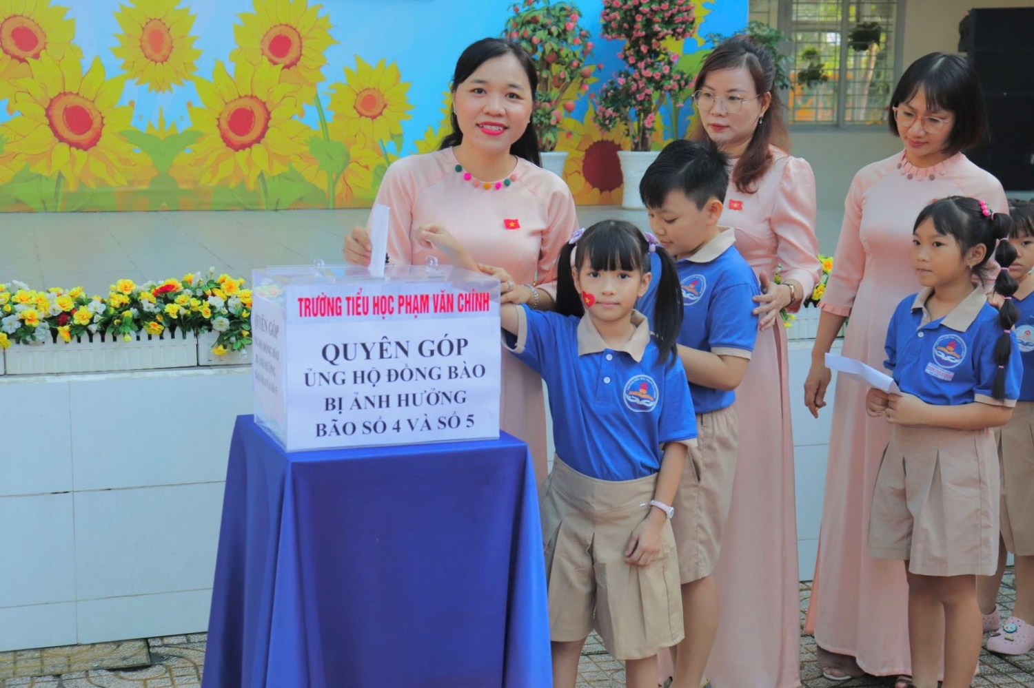 Khi khai giảng không còn hoa
