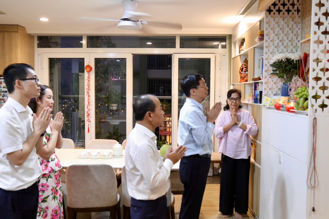 Các thế hệ người Petrovietnam hôm nay gửi lời tri ân sâu sắc tới các thế hệ lãnh đạo, người lao động qua các thời kỳ Lãnh đạo Petrovietnam tri ân sâu sắc tới các thế hệ lãnh đạo, người lao động qua các thời kỳ