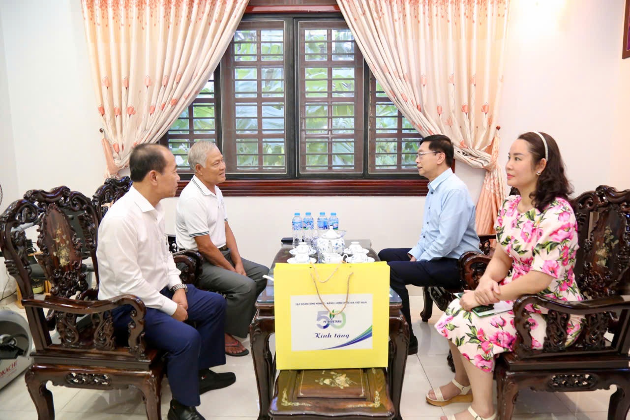 Các thế hệ người Petrovietnam hôm nay gửi lời tri ân sâu sắc tới các thế hệ lãnh đạo, người lao động qua các thời kỳ Lãnh đạo Petrovietnam tri ân sâu sắc tới các thế hệ lãnh đạo, người lao động qua các thời kỳ
