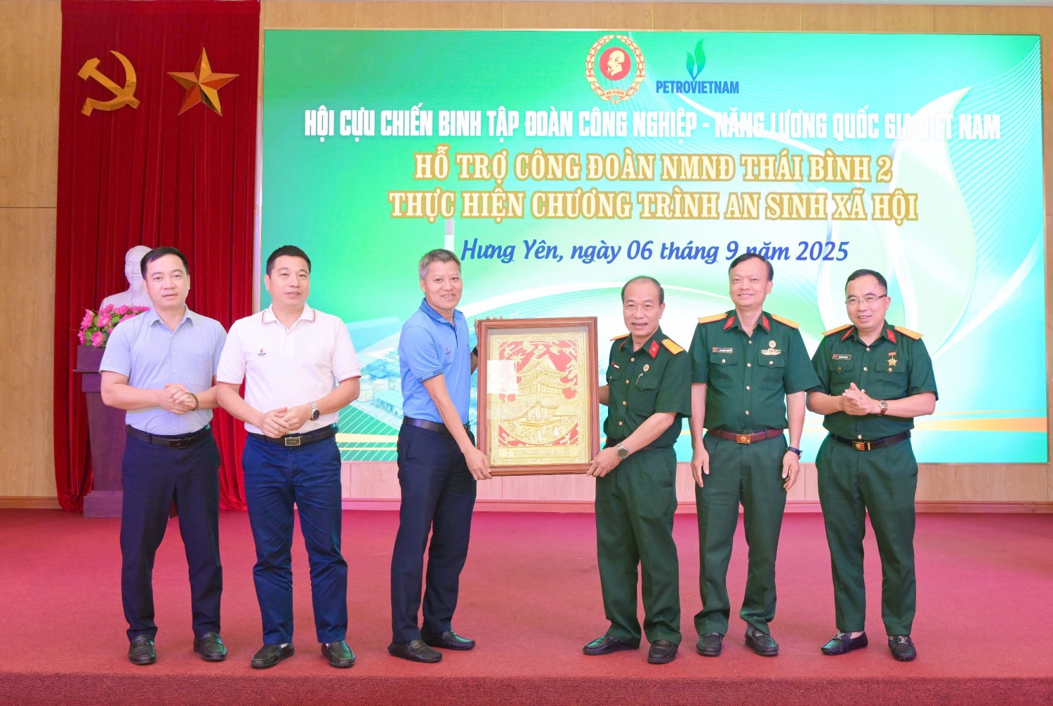 Hội CCB Petrovietnam thăm, động viên người lao động NMNĐ Thái Bình 2 Hội CCB Petrovietnam thăm, động viên người lao động NMNĐ Thái Bình 2