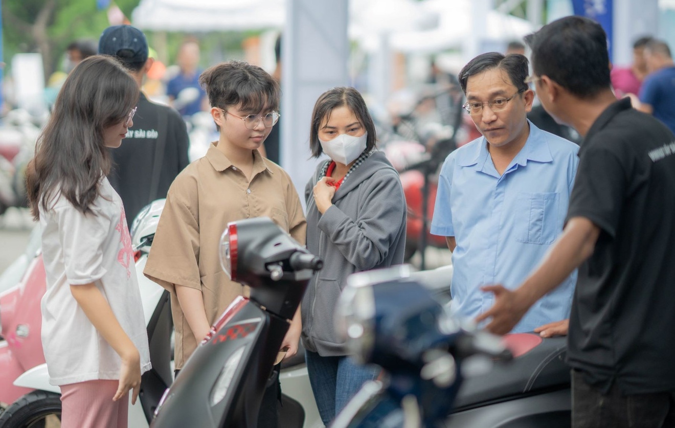 Từng hao ví với xe xăng, học sinh lớp 12 bất ngờ vì xe máy điện VinFast... chạy cả năm không tốn đồng nào