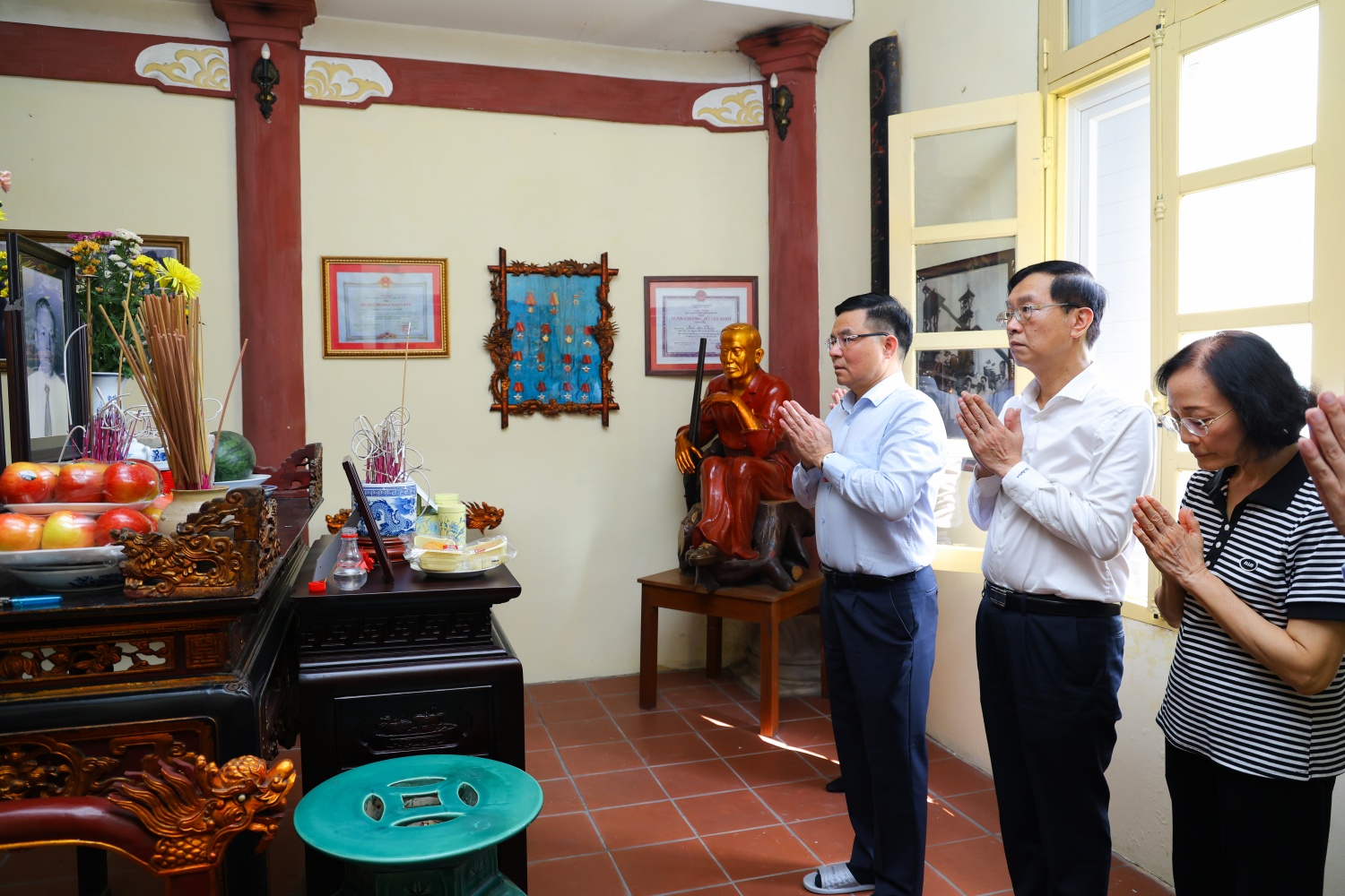 Lãnh đạo Tập đoàn tri ân sâu sắc tới các thế hệ lãnh đạo, người lao động qua các thời kỳ Các thế hệ người Petrovietnam hôm nay gửi lời tri ân sâu sắc tới các thế hệ lãnh đạo, người lao động qua các thời kỳ