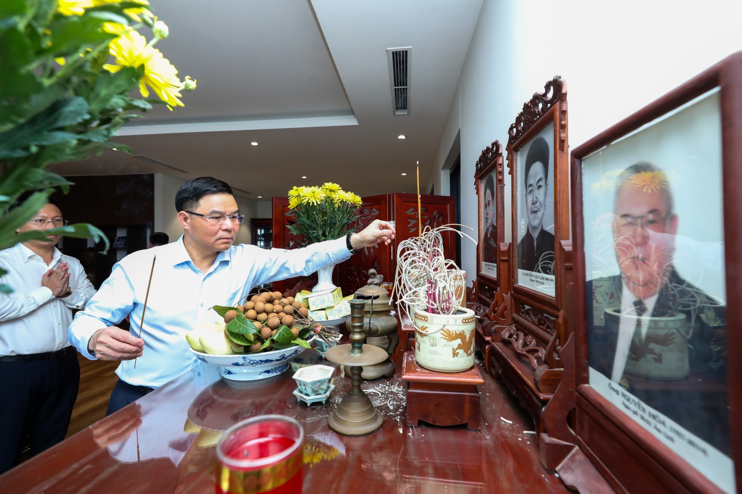 Lãnh đạo Tập đoàn tri ân sâu sắc tới các thế hệ lãnh đạo, người lao động qua các thời kỳ Các thế hệ người Petrovietnam hôm nay gửi lời tri ân sâu sắc tới các thế hệ lãnh đạo, người lao động qua các thời kỳ