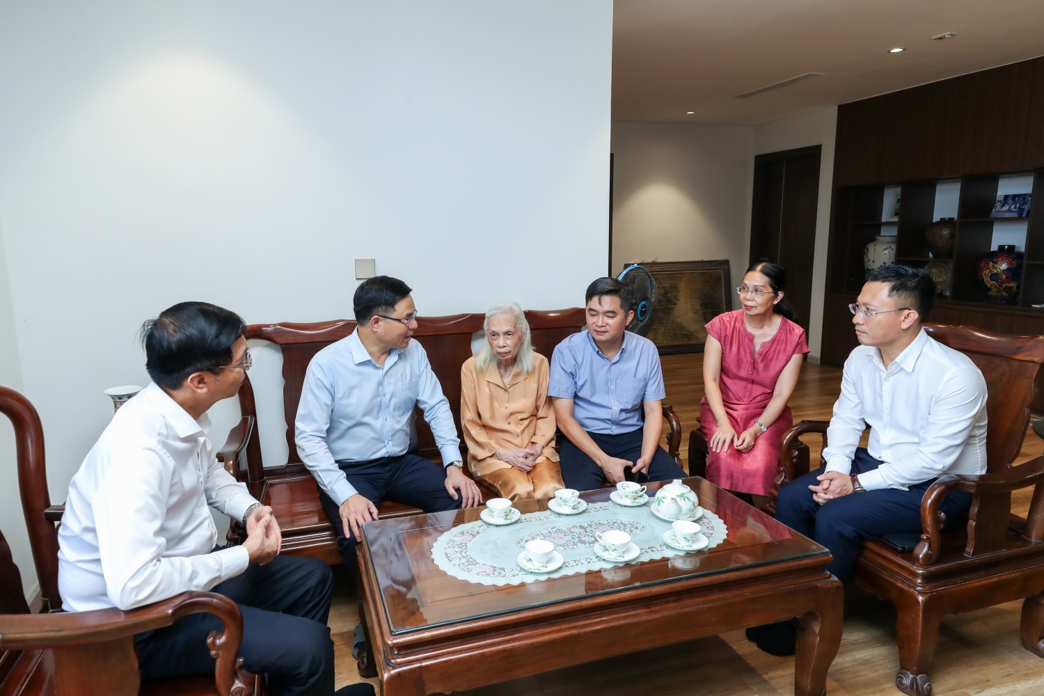 Lãnh đạo Tập đoàn tri ân sâu sắc tới các thế hệ lãnh đạo, người lao động qua các thời kỳ Các thế hệ người Petrovietnam hôm nay gửi lời tri ân sâu sắc tới các thế hệ lãnh đạo, người lao động qua các thời kỳ