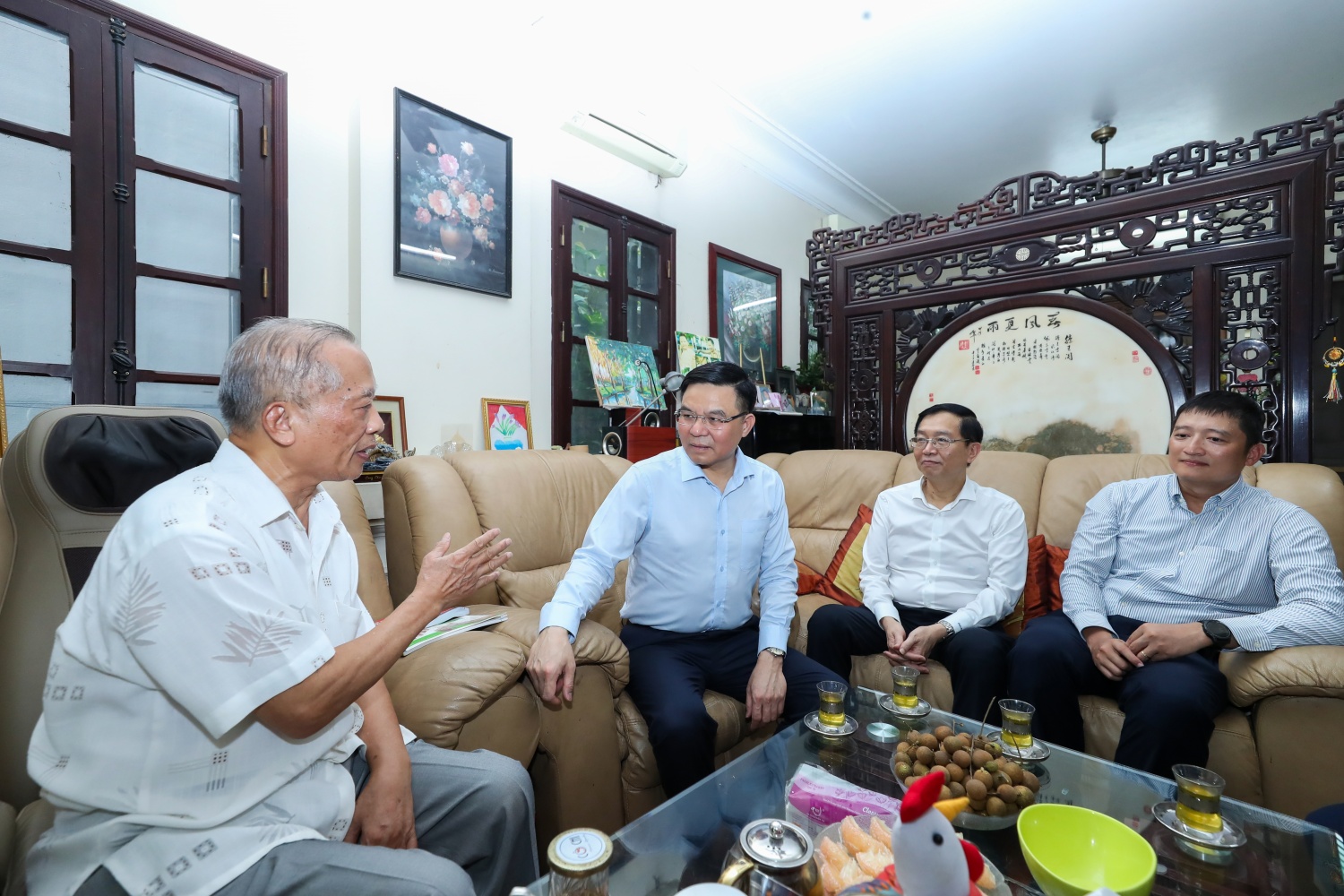 Lãnh đạo Tập đoàn tri ân sâu sắc tới các thế hệ lãnh đạo, người lao động qua các thời kỳ Các thế hệ người Petrovietnam hôm nay gửi lời tri ân sâu sắc tới các thế hệ lãnh đạo, người lao động qua các thời kỳ