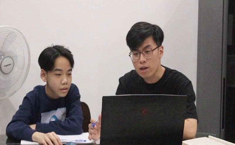 Sinh viên làm thêm: Cứu cánh tài chính hay vòng xoáy áp lực? Sinh viên làm thêm: Cứu cánh tài chính hay vòng xoáy áp lực?