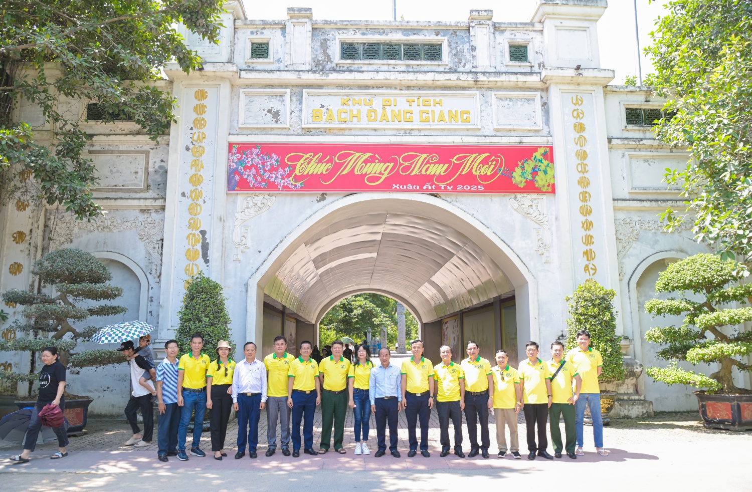 Đoàn công tác do  đồng chí Phạm Quang Dũng - Ủy viên BTV Trung ương Hội CCB Việt Nam, Ủy viên BTV Đảng ủy, Chủ tịch Hội CCB Petrovietnam làm trưởng đoàn  thăm khu di tích Bạch Đằng Giang Đoàn công tác do  đồng chí Phạm Quang Dũng - Ủy viên BTV Trung ương Hội CCB Việt Nam, Ủy viên BTV Đảng ủy, Chủ tịch Hội CCB Petrovietnam làm trưởng đoàn  thăm khu di tích Bạch Đằng Giang