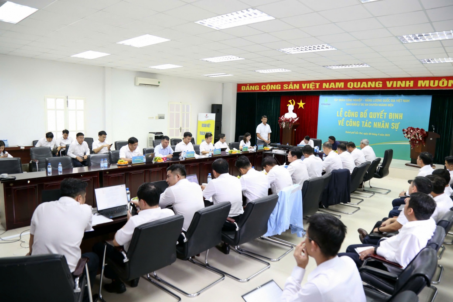 Petrovietnam bổ nhiệm nhân sự PVPMB và triển khai Dự án NMNĐ Ô Môn IV PVPMB công bố và trao Quyết định bổ nhiệm 3 Phó Giám đốc Ban QLDA chuyên ngành Điện