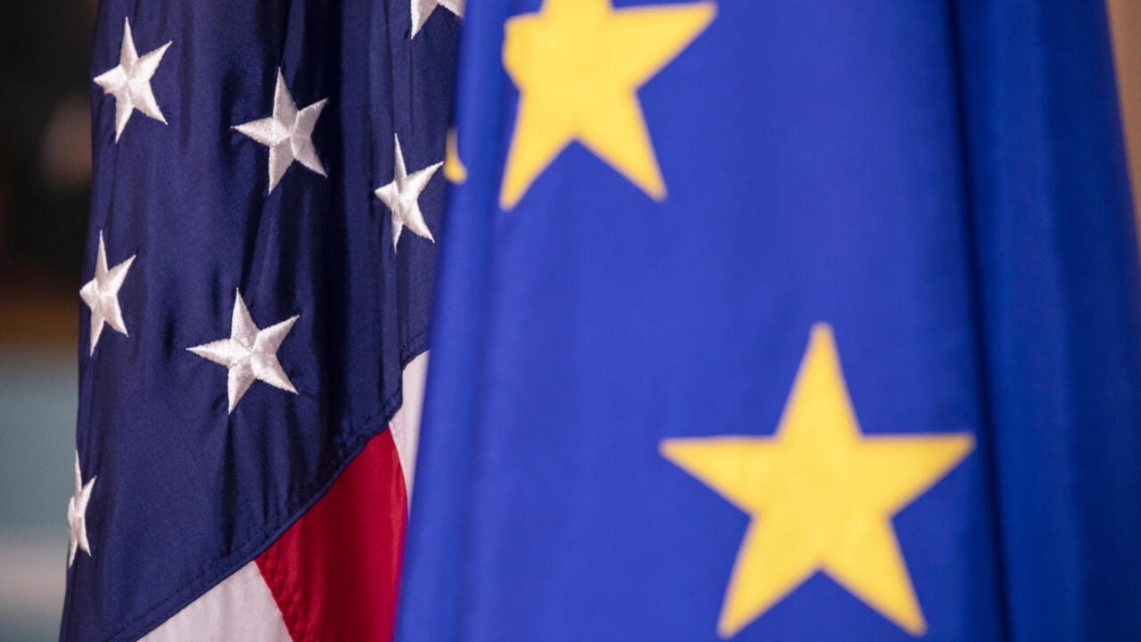 EU và Mỹ phối hợp "trừng phạt" ngành dầu mỏ Nga