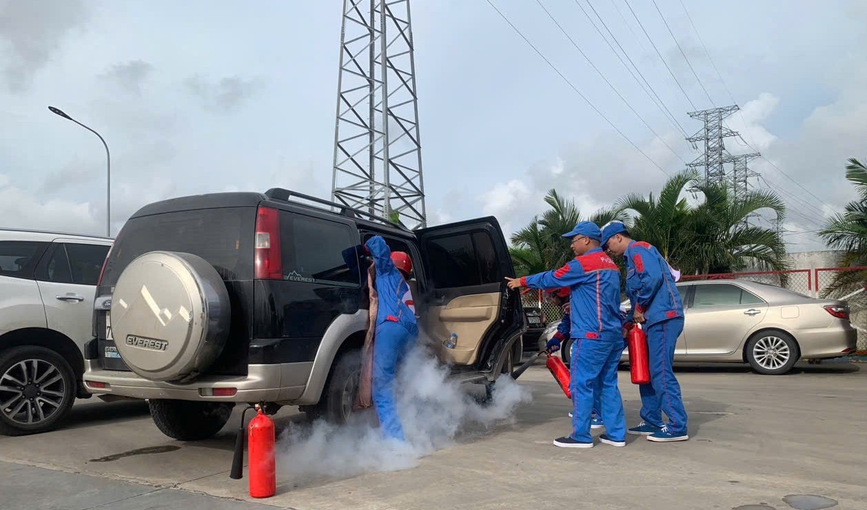 PVOIL tăng cường đào tạo toàn diện về nghiệp vụ bán hàng, an toàn cho trạm sạc xe điện tại CHXD