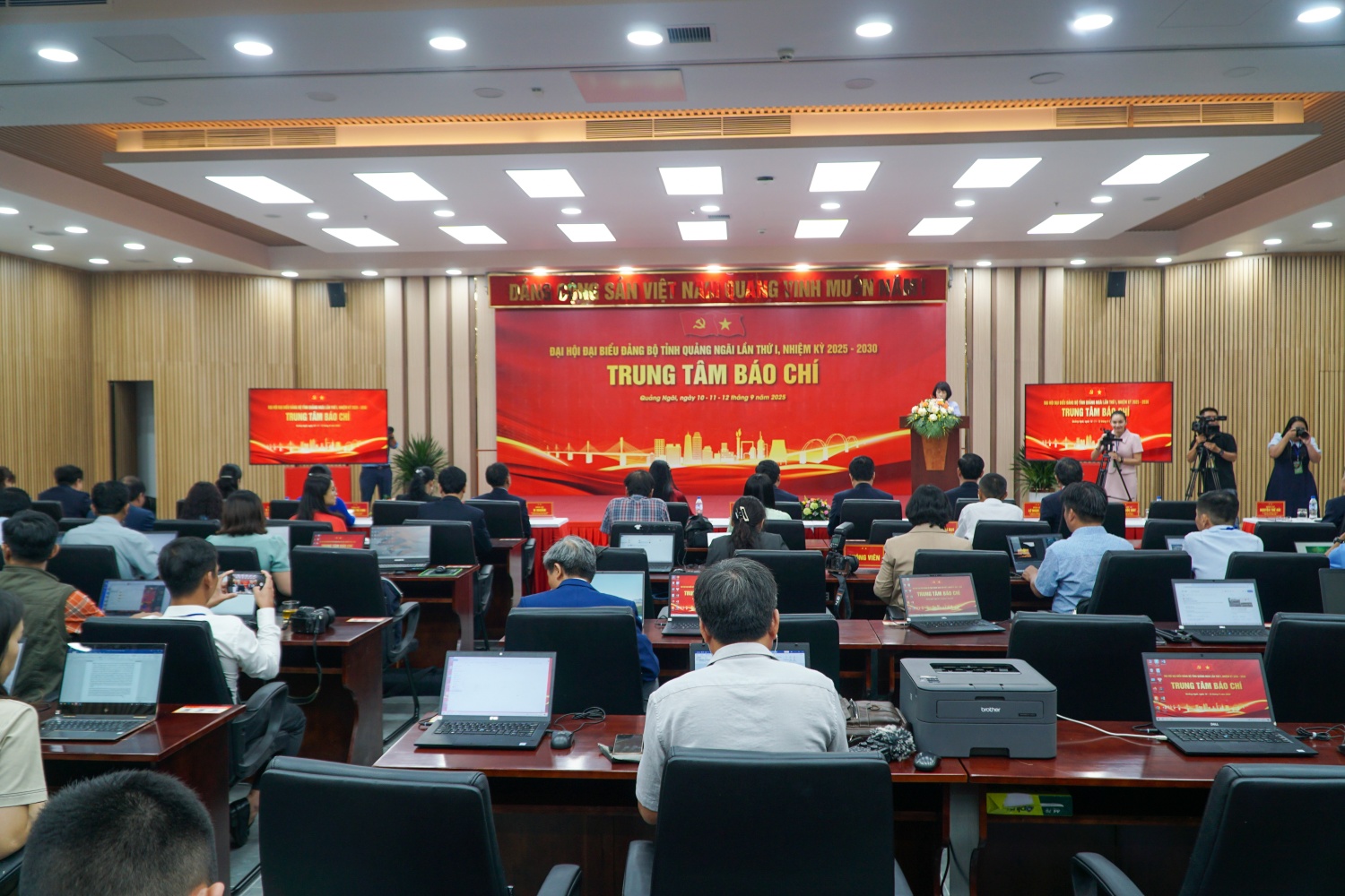 Toàn cảnh Trung tâm báo chí tuyên truyền Đại hội đại biểu Đảng bộ tỉnh nhiệm kỳ 2025 – 2030.