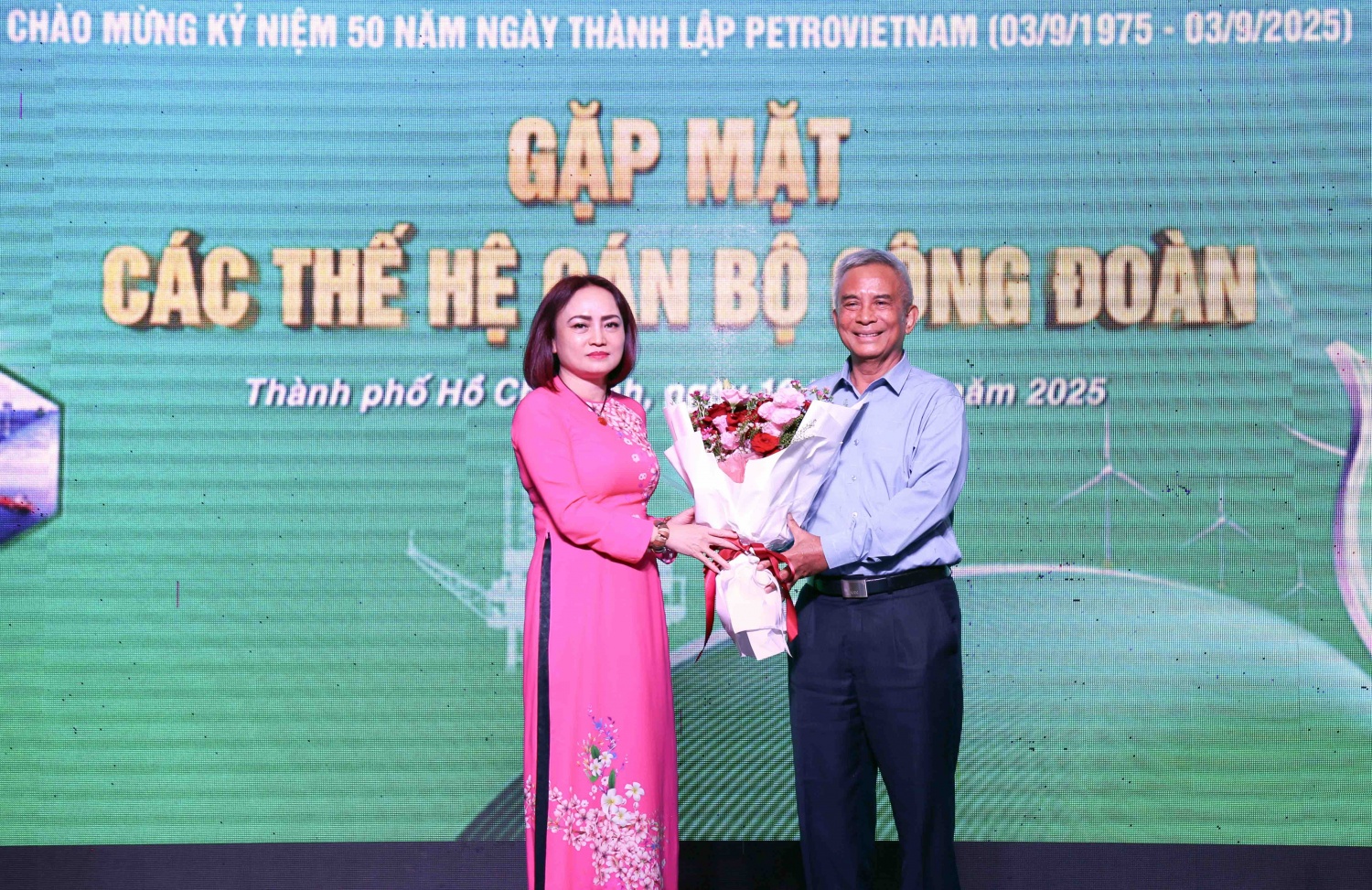 Công đoàn Petrovietnam gặp mặt cán bộ Công đoàn các thời kỳ tại phía Nam nhân kỷ niệm 50 năm thành lập Tập đoàn Công đoàn Petrovietnam gặp mặt cán bộ Công đoàn các thời kỳ tại phía Nam nhân kỷ niệm 50 năm thành lập Tập đoàn