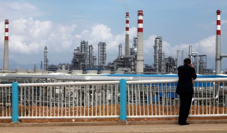 Trung Quốc: Gian nan cắt giảm công suất lọc dầu