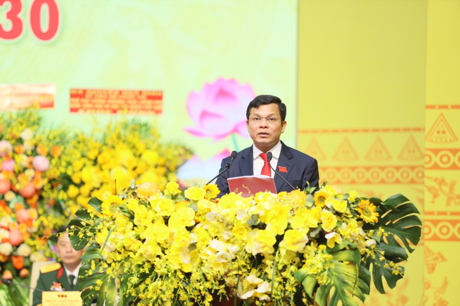 Nguyễn Đức Tuy, Phó Bí thư Tỉnh ủy, Chủ tịch HĐND tỉnh trình bày báo cáo chính trị của Ban Chấp hành Đảng bộ tỉnh nhiệm kỳ 2020 - 2025 trình Đại hội.