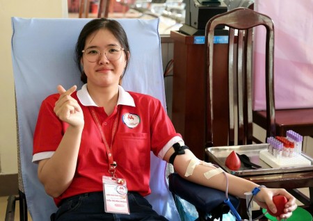 Trao giọt máu hồng, sẻ chia sự sống