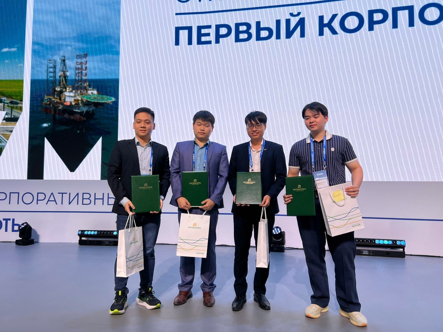 Tuổi trẻ Vietsovpetro: Tiếp tục phát huy tinh thần nghiên cứu khoa học Tuổi trẻ Vietsovpetro: Tiếp tục phát huy tinh thần nghiên cứu khoa học