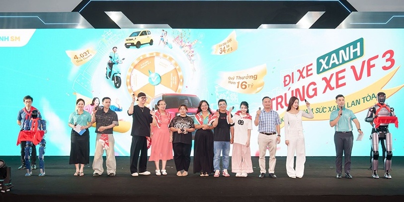 Xanh SM trao tặng 34 chiếc VinFast VF 3 cho khách hàng và tài xế: Đồng hành lan tỏa lối sống xanh tới cộng đồng