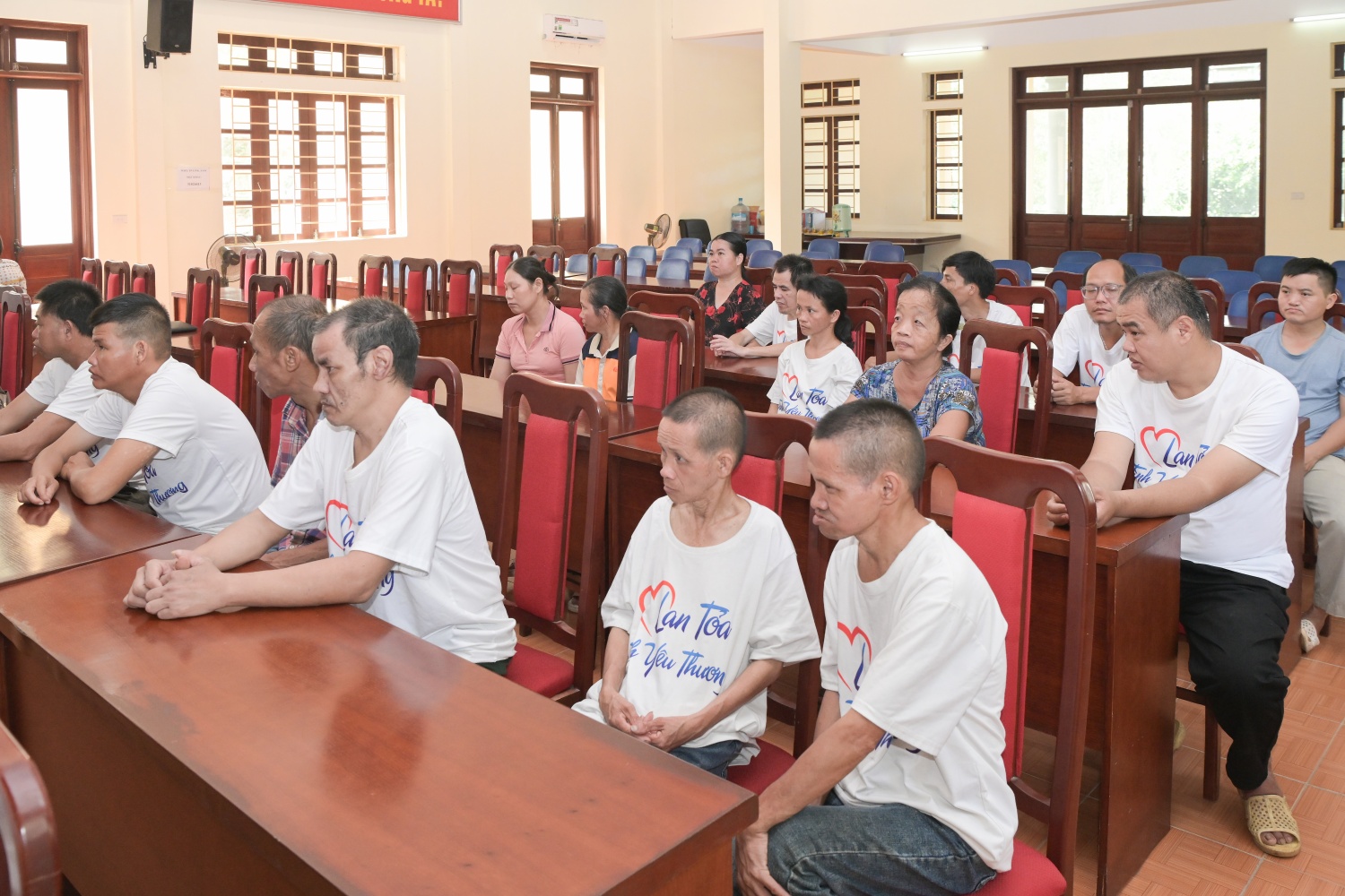 Các nạn nhân nhiễm chất độc da cam đang điều trị tại Trung tâm