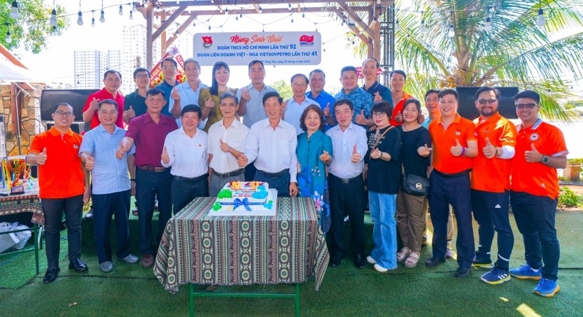 Khát vọng tuổi trẻ Vietsovpetro: Đoàn kết - Tiên phong - Sáng tạo - Phát triển Khát vọng tuổi trẻ Vietsovpetro: Đoàn kết - Tiên phong - Sáng tạo - Phát triển