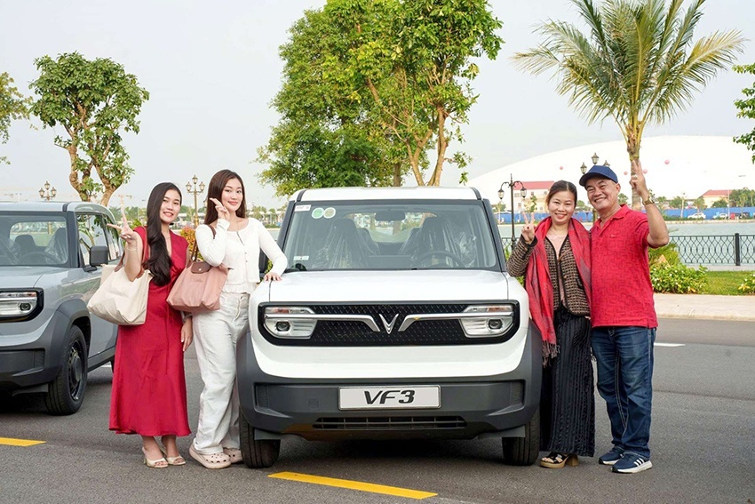 Xanh SM trao tặng 34 chiếc VinFast VF 3 cho khách hàng và tài xế: Đồng hành lan tỏa lối sống xanh tới cộng đồng