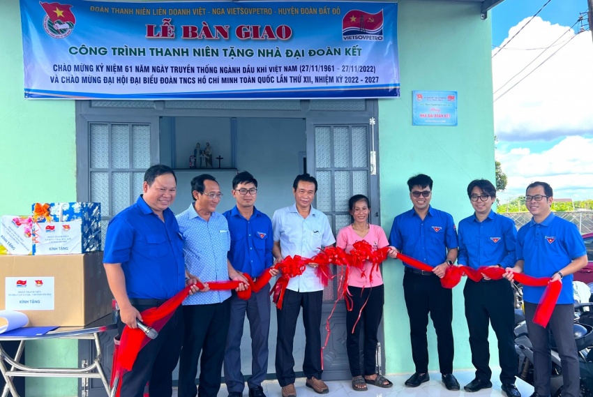 Khát vọng tuổi trẻ Vietsovpetro: Đoàn kết - Tiên phong - Sáng tạo - Phát triển Khát vọng tuổi trẻ Vietsovpetro: Đoàn kết Tiên phong - Sáng tạo - Phát triển
