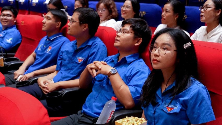Đoàn Thanh niên Petrovietnam sinh hoạt chính trị qua bộ phim “Mưa đỏ”