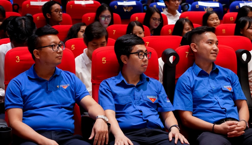 Đoàn Thanh niên Petrovietnam sinh hoạt chính trị qua bộ phim “Mưa đỏ”