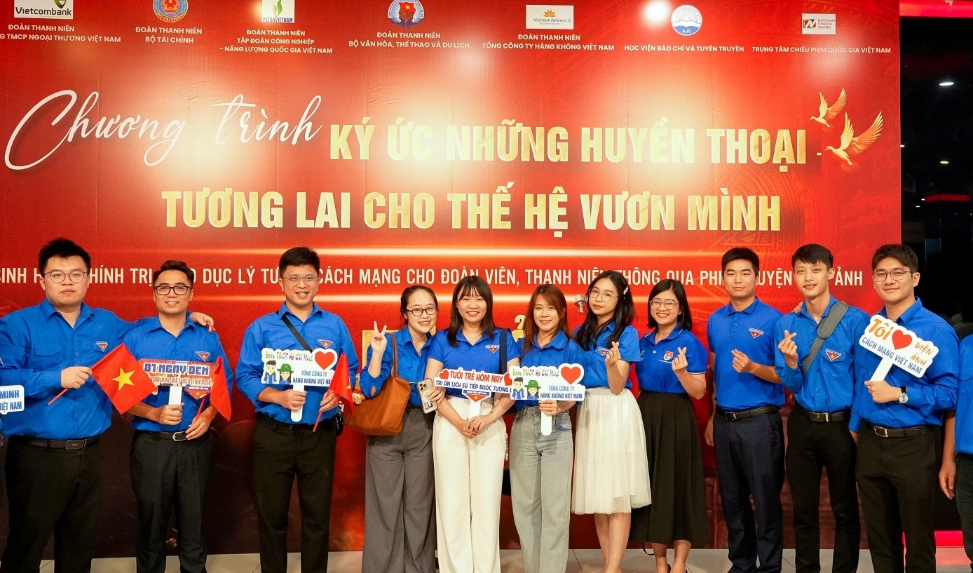 Đoàn Thanh niên Petrovietnam sinh hoạt chính trị qua bộ phim “Mưa đỏ”