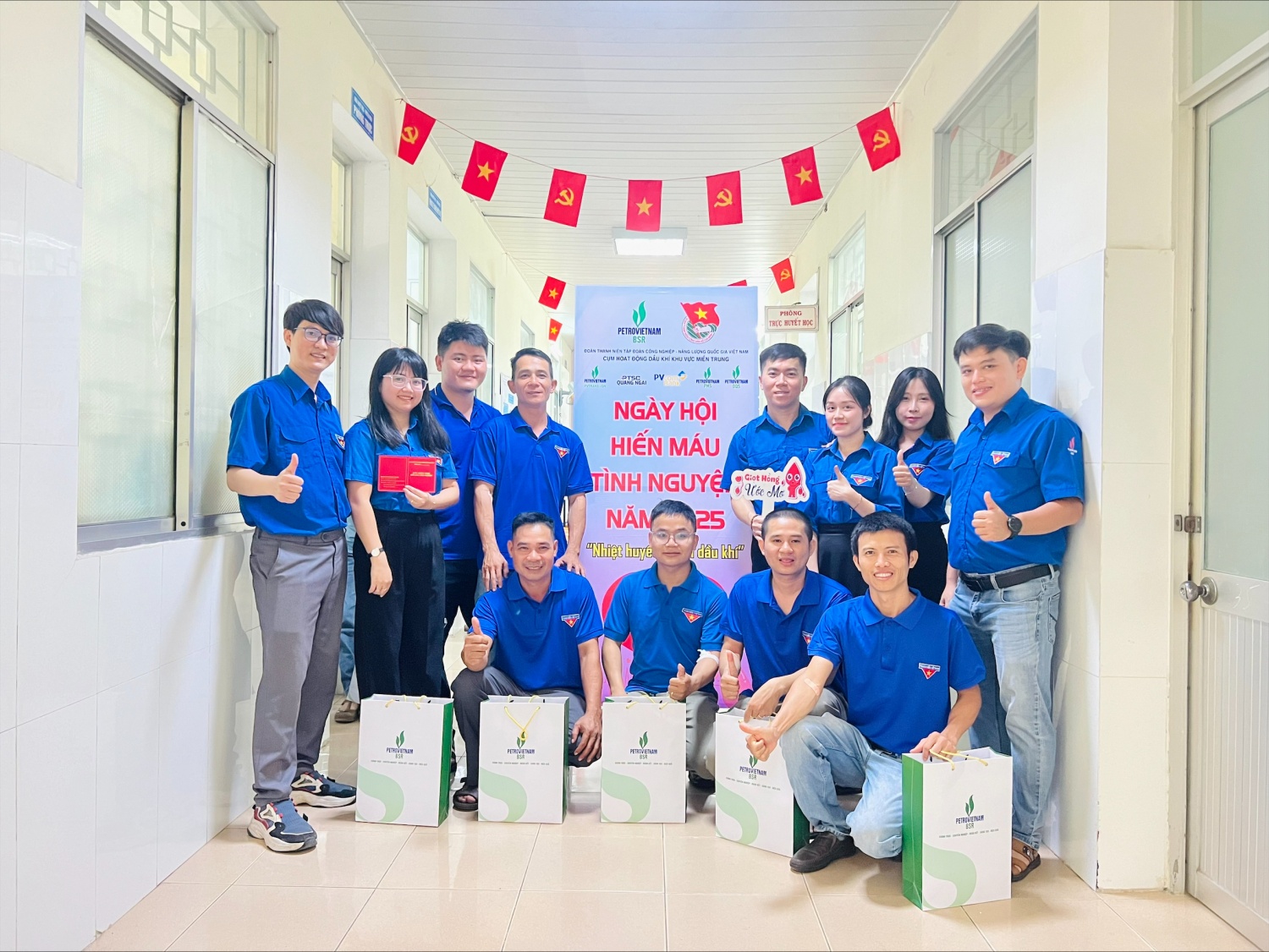 Hàng trăm đơn vị máu được hiến tặng trong Ngày hội hiến máu tình nguyện của BSR