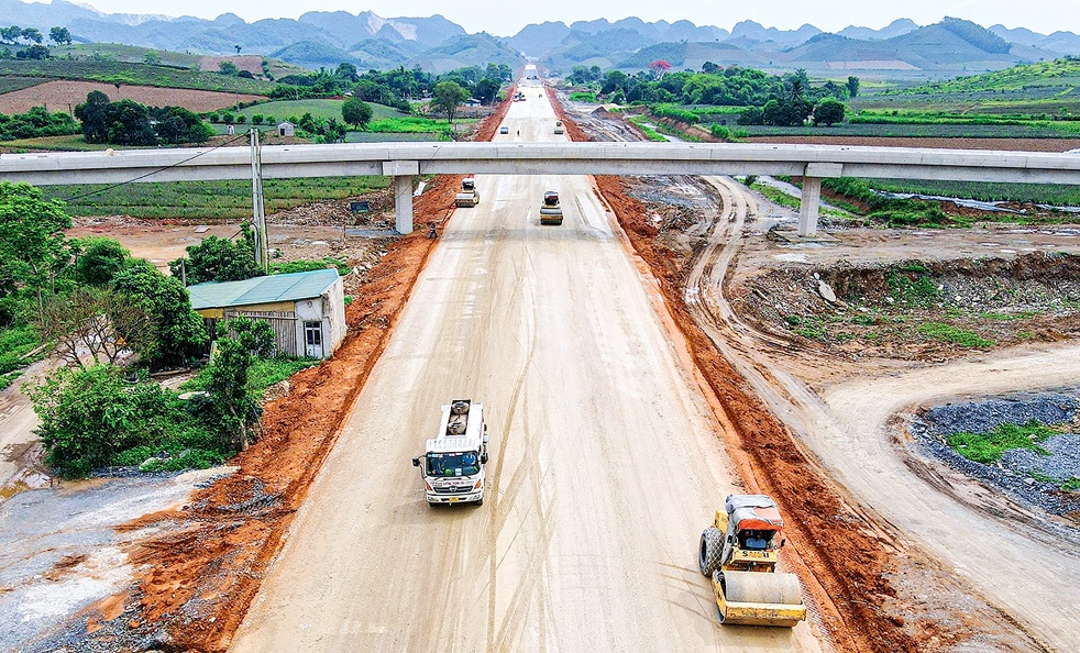 Thủ tướng yêu cầu đẩy nhanh tiến độ các công trình trọng điểm quốc gia