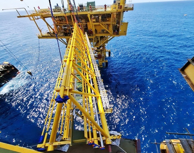 Lắp đặt thành công Khối thượng tầng giàn BK-24, mỏ Bạch Hổ Lắp đặt thành công Khối thượng tầng giàn BK-24, mỏ Bạch Hổ