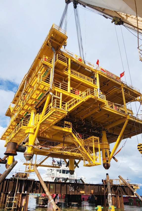 Lắp đặt thành công Khối thượng tầng giàn BK-24, mỏ Bạch Hổ Lắp đặt thành công Khối thượng tầng giàn BK-24, mỏ Bạch Hổ