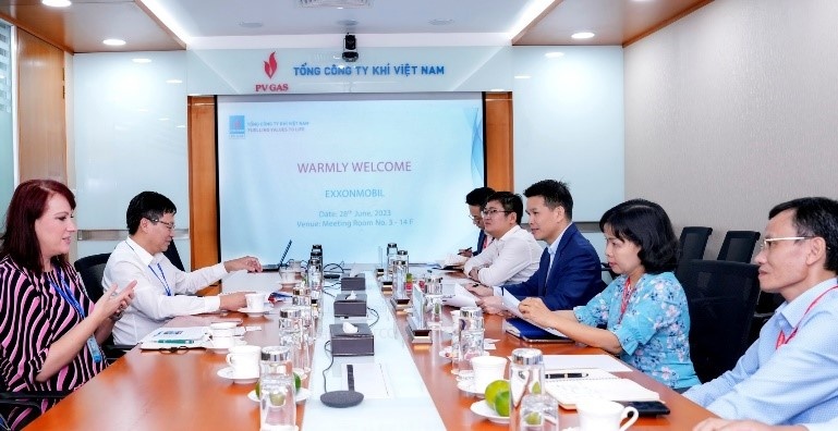 Tổng Giám đốc PV GAS thảo luận với đoàn công tác của ExxonMobil về cơ hội hợp tác kinh doanh LNG quốc tế