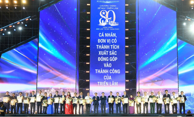 Bộ Xây dựng được tặng Bằng khen của Thủ tướng tại Triển lãm thành tựu đất nước