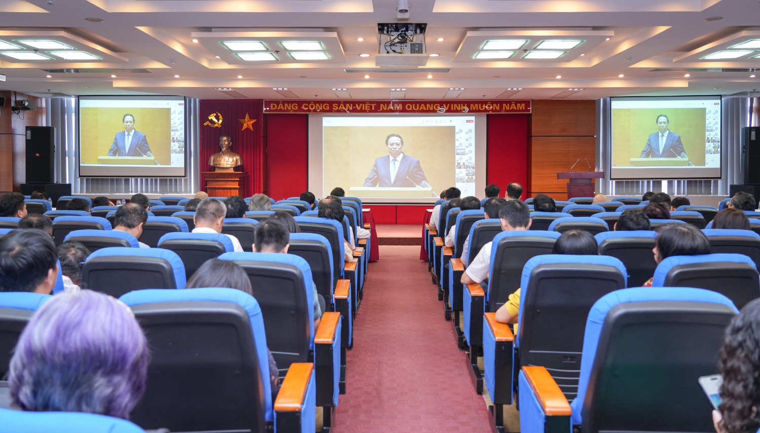 Gần 8.000 đảng viên Petrovietnam tham dự quán triệt 4 Nghị quyết quan trọng của Bộ Chính trị Gần 8.000 đảng viên Petrovietnam tham dự quán triệt 4 Nghị quyết quan trọng của Bộ Chính trị