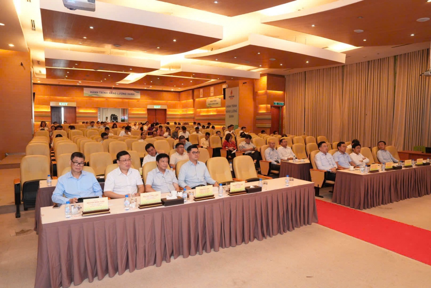 Gần 8.000 đảng viên Petrovietnam tham dự quán triệt 4 Nghị quyết quan trọng của Bộ Chính trị Gần 8.000 đảng viên Petrovietnam tham dự quán triệt 4 Nghị quyết quan trọng của Bộ Chính trị