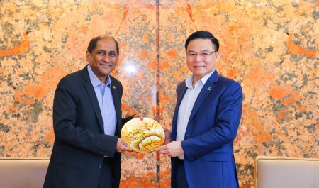 Chủ tịch HĐTV Petrovietnam Lê Mạnh Hùng tiếp Đại sứ đặc mệnh toàn quyền Singapore tại Việt Nam