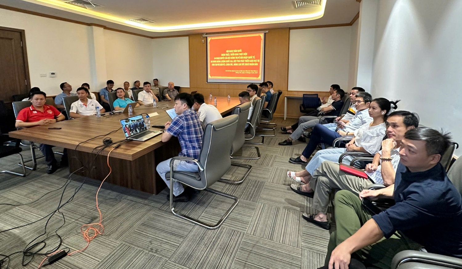 Gần 8.000 đảng viên Petrovietnam tham dự quán triệt 4 Nghị quyết quan trọng của Bộ Chính trị Gần 8.000 đảng viên Petrovietnam tham dự quán triệt 4 Nghị quyết quan trọng của Bộ Chính trị