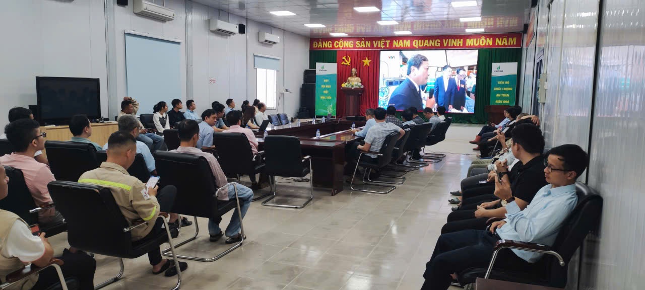 Gần 8.000 đảng viên Petrovietnam tham dự quán triệt 4 Nghị quyết quan trọng của Bộ Chính trị Gần 8.000 đảng viên Petrovietnam tham dự quán triệt 4 Nghị quyết quan trọng của Bộ Chính trị