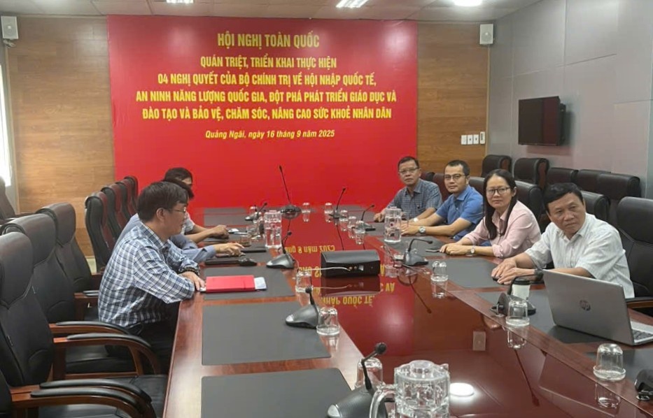 Gần 8.000 đảng viên Petrovietnam tham dự quán triệt 4 Nghị quyết quan trọng của Bộ Chính trị Gần 8.000 đảng viên Petrovietnam tham dự quán triệt 4 Nghị quyết quan trọng của Bộ Chính trị